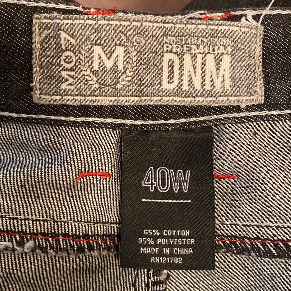 NWOT MO7 Black/White/Red Shorts…size 40W - Picture 3 of 4